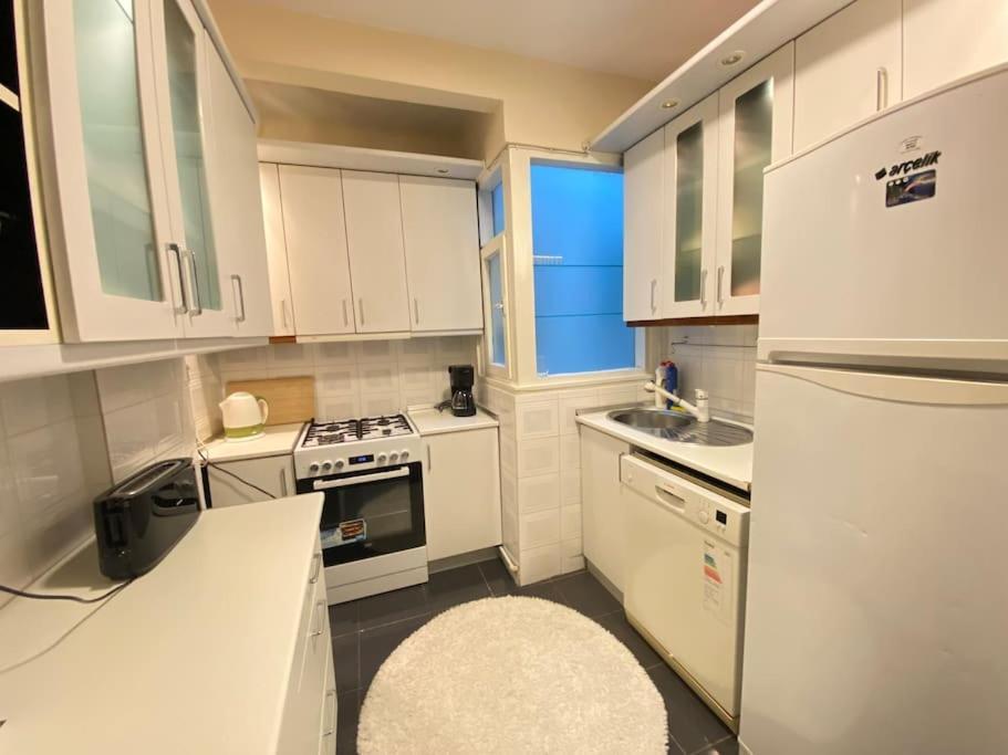 Comfy - Spacious Flat On The Kadikoey Seaside Apartment Истанбул Екстериор снимка