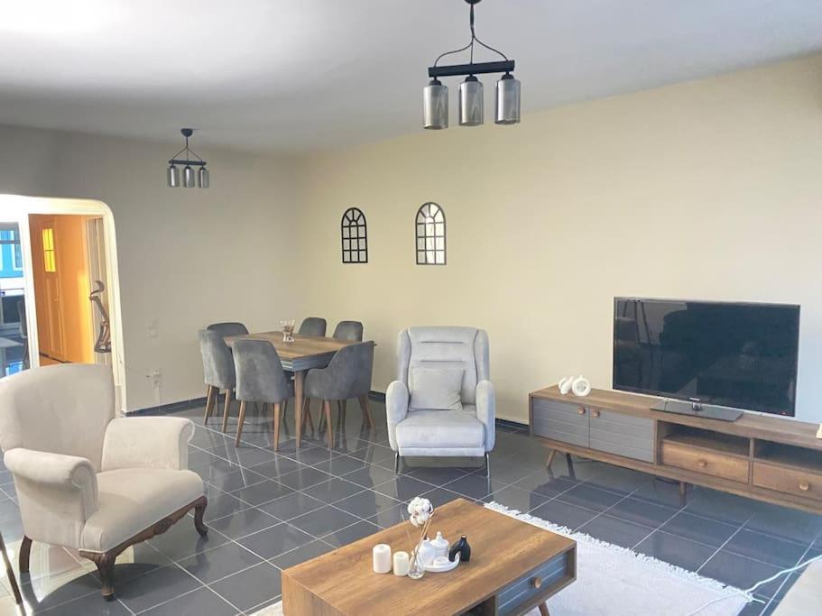 Comfy - Spacious Flat On The Kadikoey Seaside Apartment Истанбул Екстериор снимка