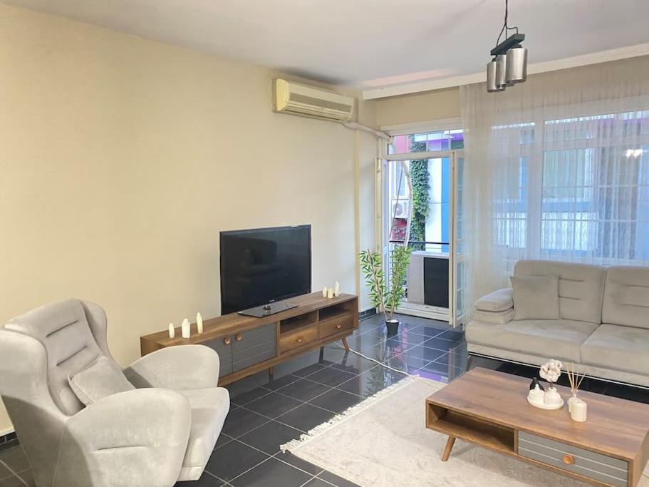Comfy - Spacious Flat On The Kadikoey Seaside Apartment Истанбул Екстериор снимка