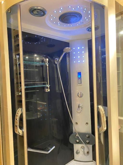 Comfy - Spacious Flat On The Kadikoey Seaside Apartment Истанбул Екстериор снимка